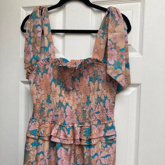 Dresses & Skirts - 🌸 floral maxi dress 🌸